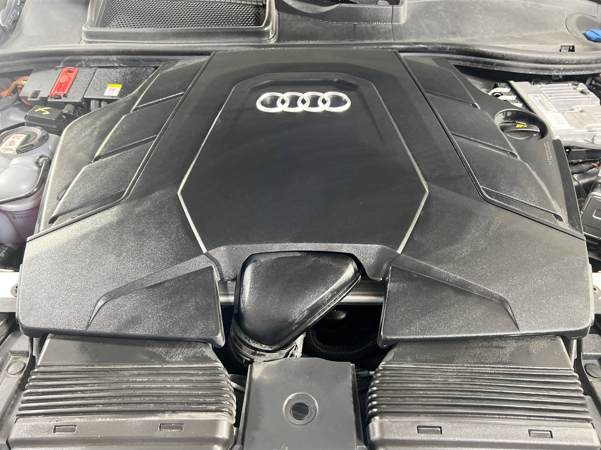 Used 2022 Audi Q8 Premium w/ Convenience Package image 30