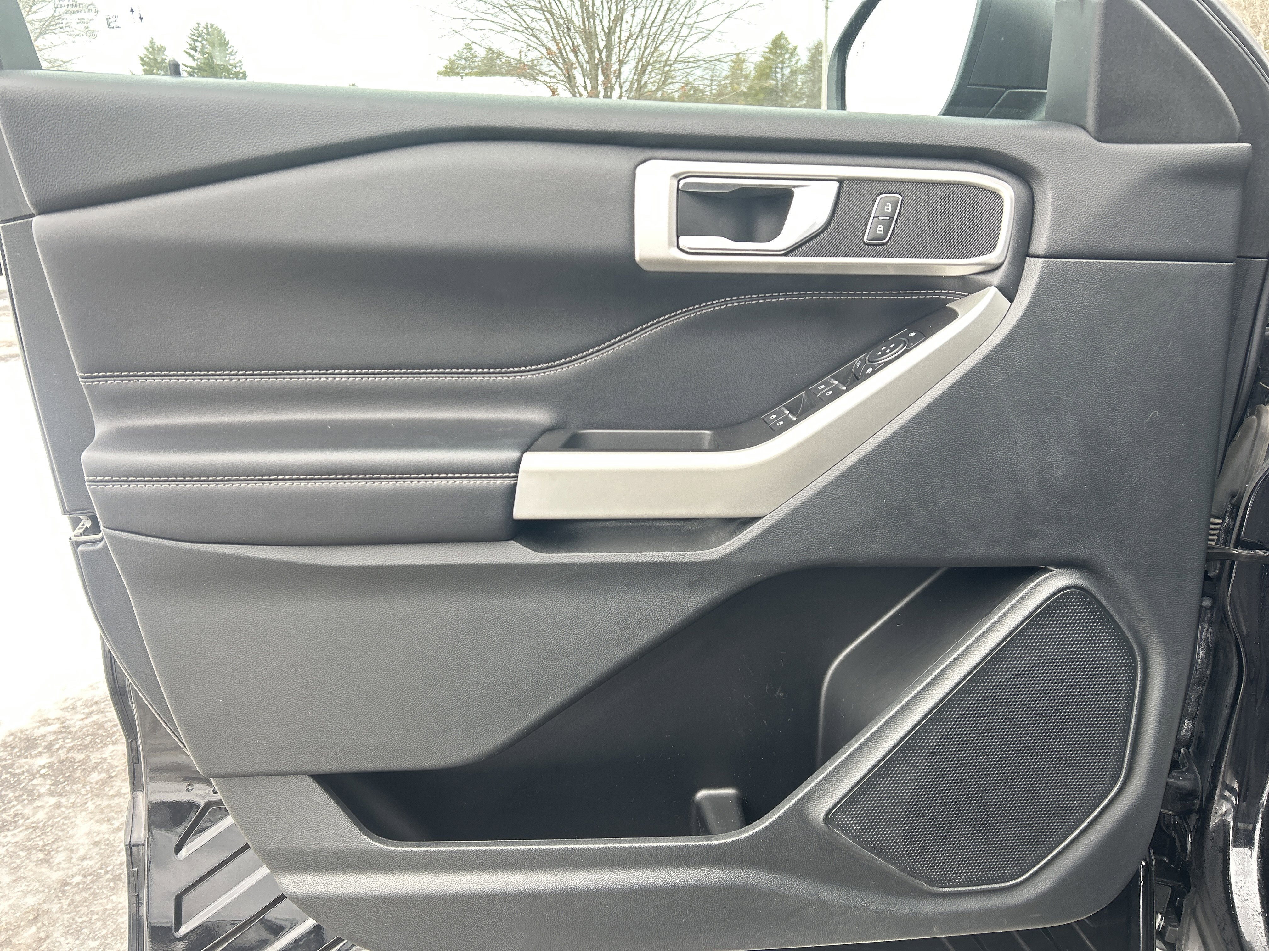 Used 2022 Ford Explorer XLT image 15