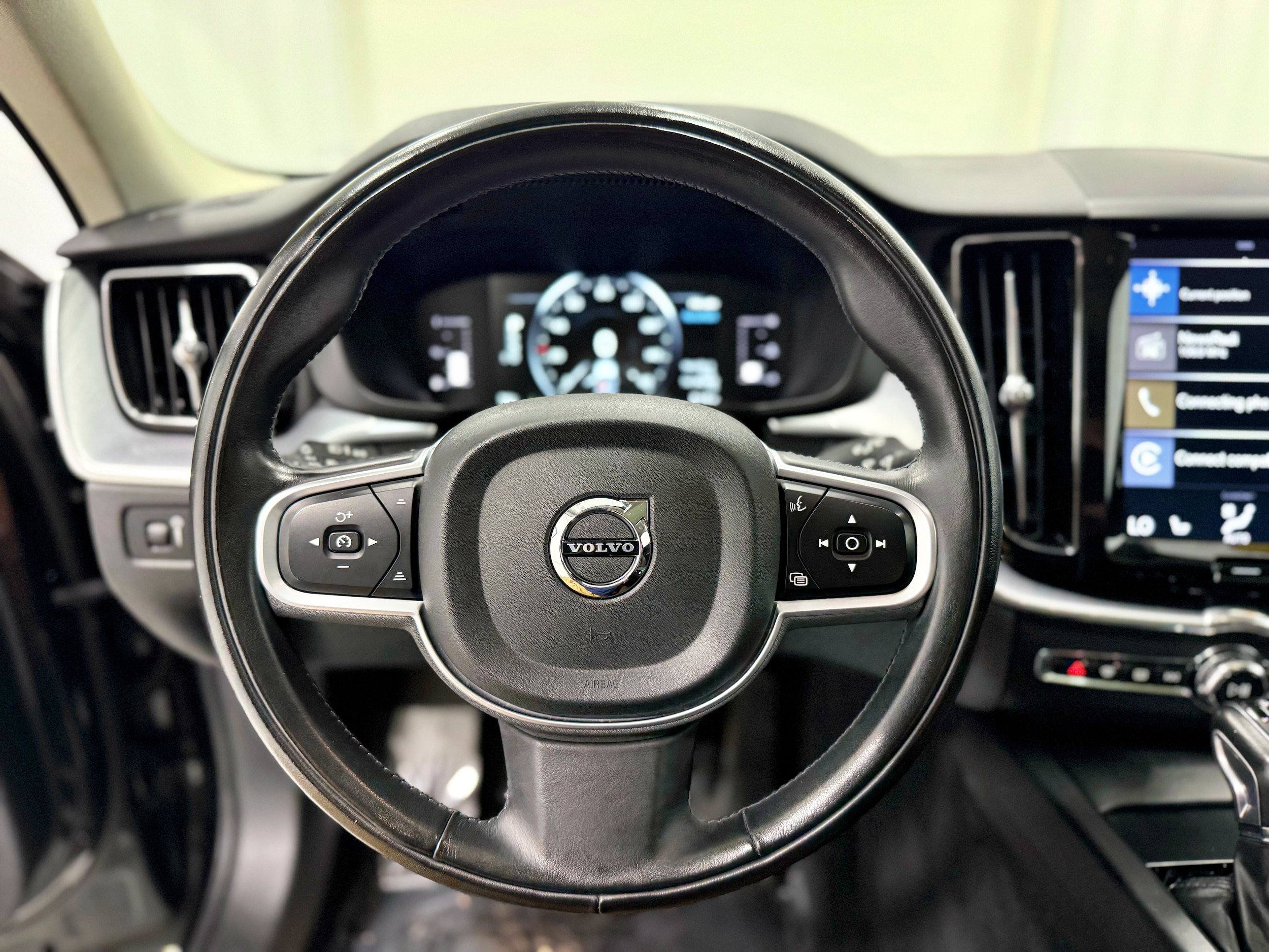 Used 2019 Volvo XC60 T6 Momentum w/ Premium Package AWD/4WD image 8