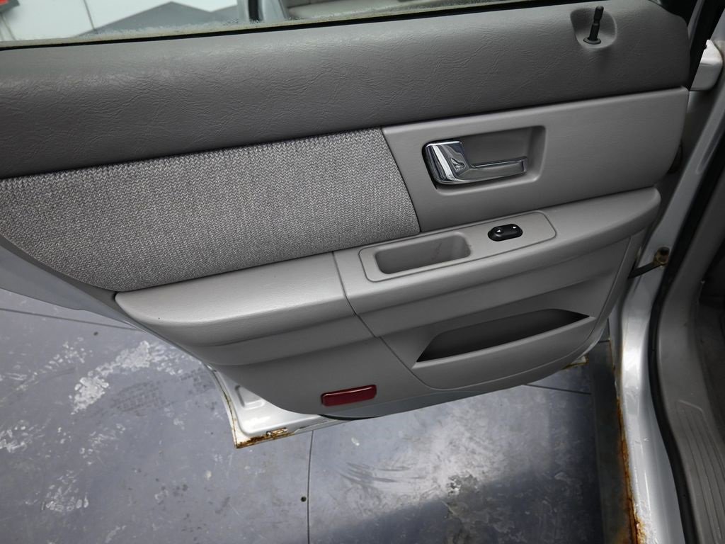Used 2002 Ford Taurus SE image 18