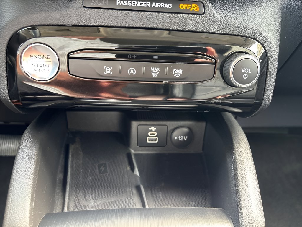 Used 2025 Ford Escape Platinum AWD/4WD image 22