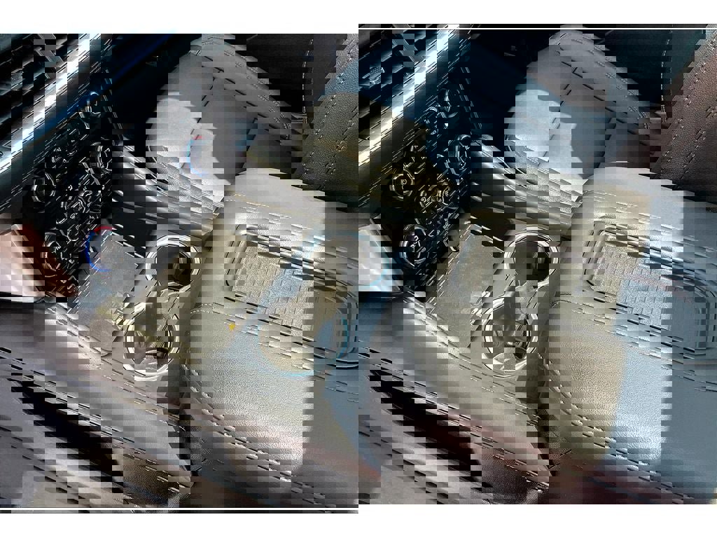 Used 2022 Chevrolet Tahoe Z71 AWD/4WD image 18