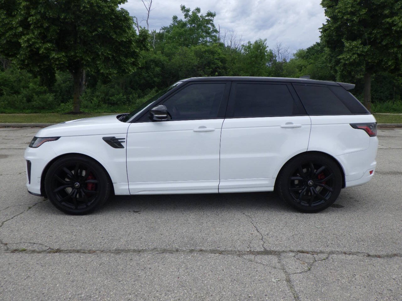 Used 2018 Land Rover Range Rover Sport SVR AWD/4WD image 2