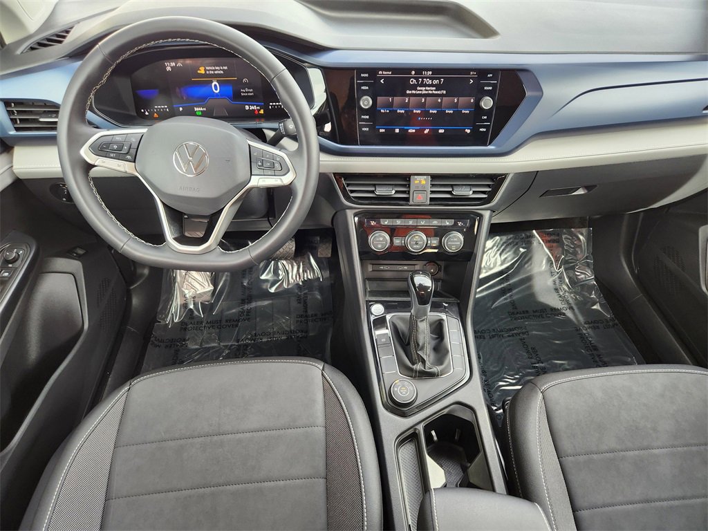 Used 2024 Volkswagen Taos SE image 2