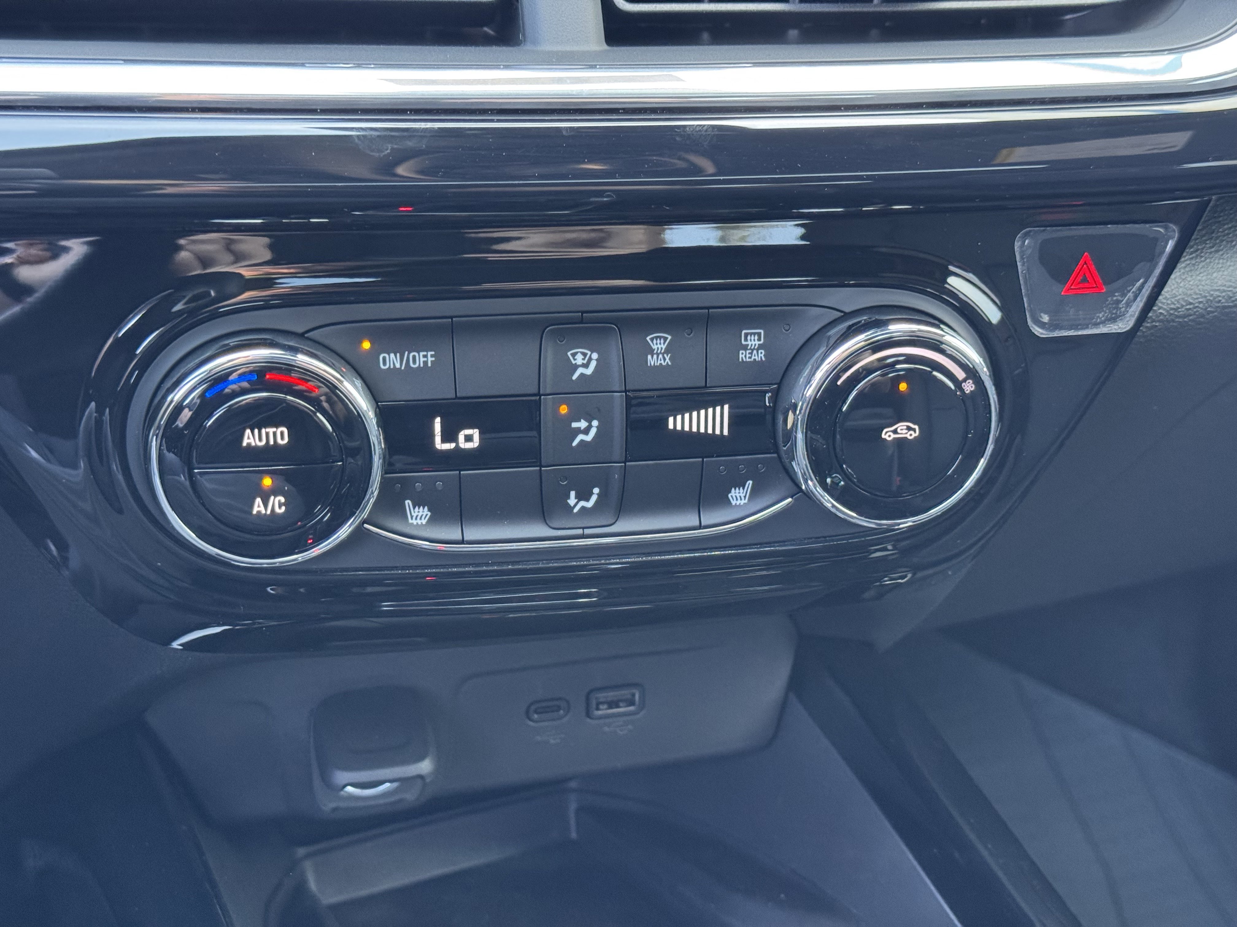 New 2026 Chevrolet Trax RS w/ Sunroof Package image 28