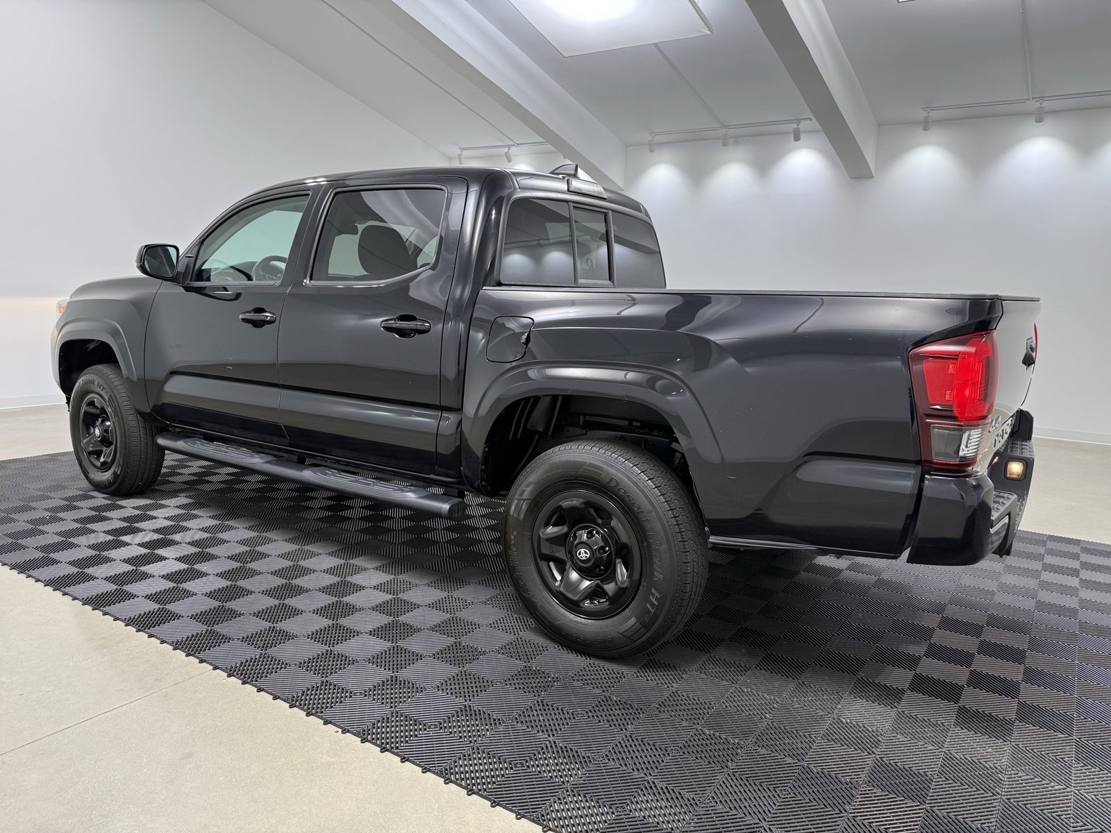 Used 2021 Toyota Tacoma SR image 6