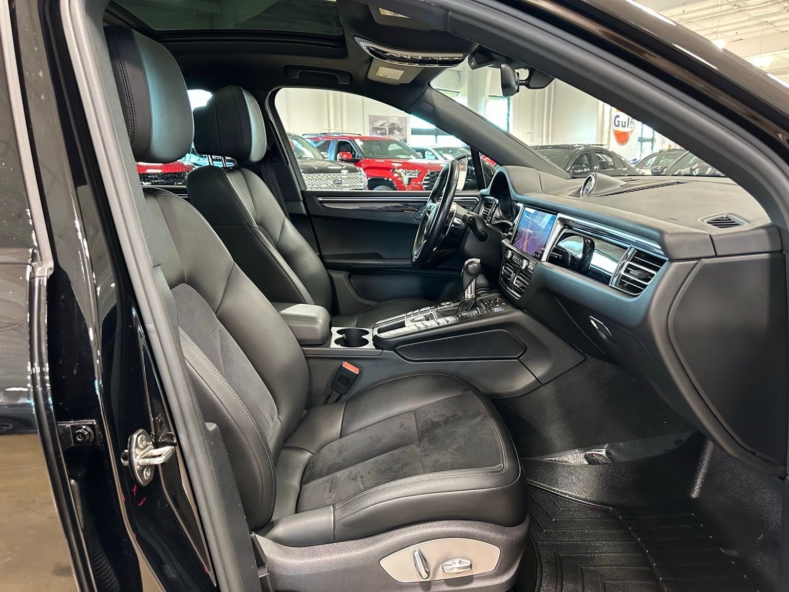 Used 2021 Porsche Macan S image 39