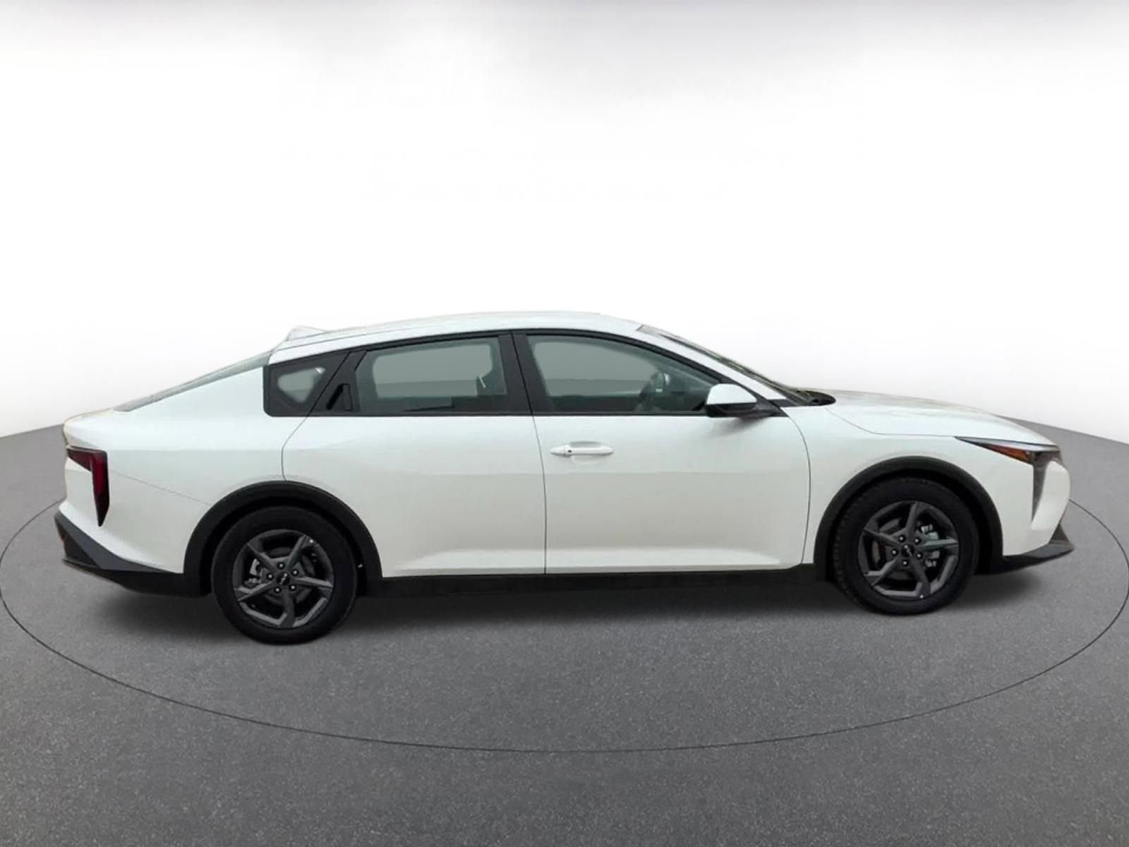 Used 2025 Kia K4 LXS image 16