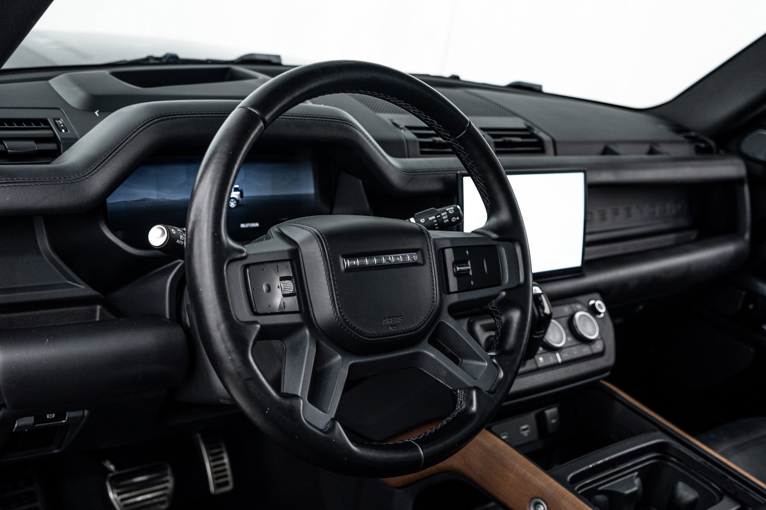 Used 2023 Land Rover Defender 110 X AWD/4WD image 10
