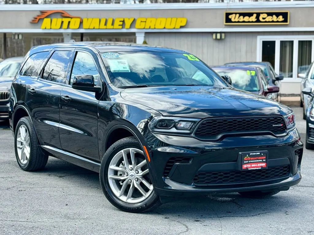 Used 2025 Dodge Durango GT image 1