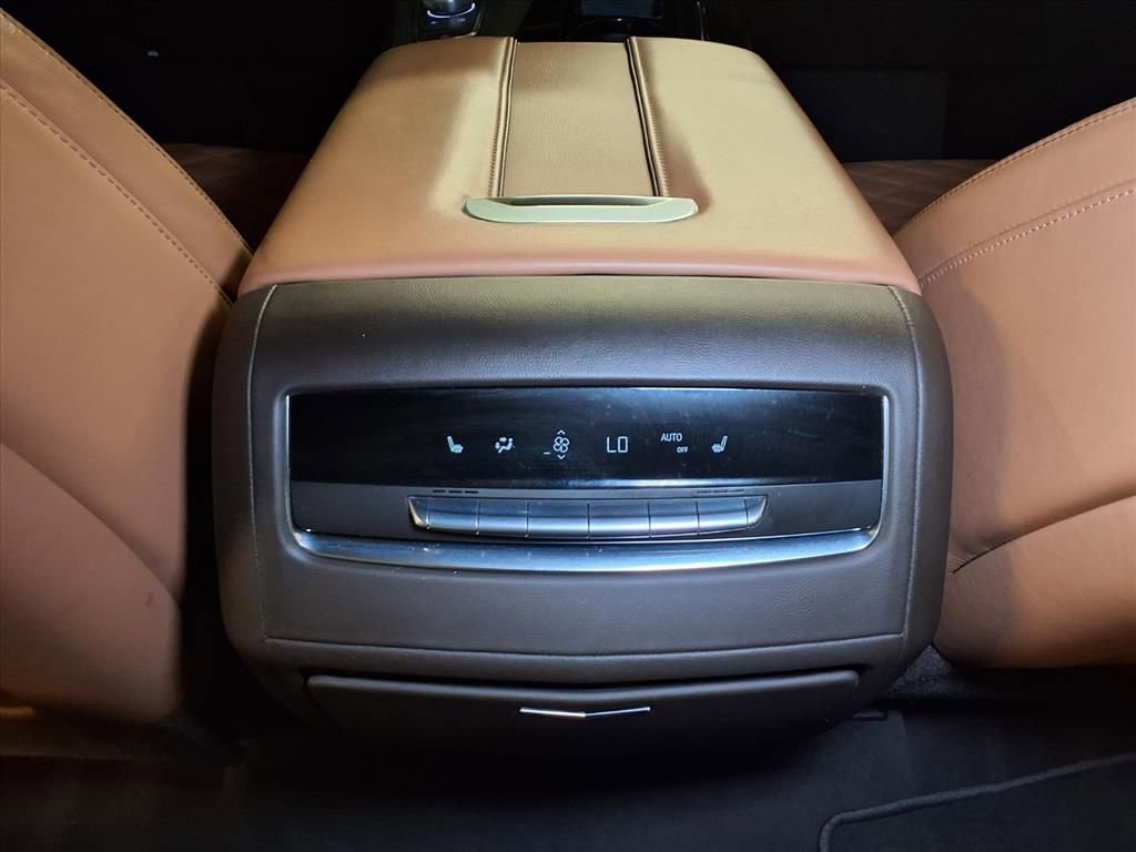 Used 2021 Cadillac Escalade Sport w/ LPO, Illumination Package RWD image 19