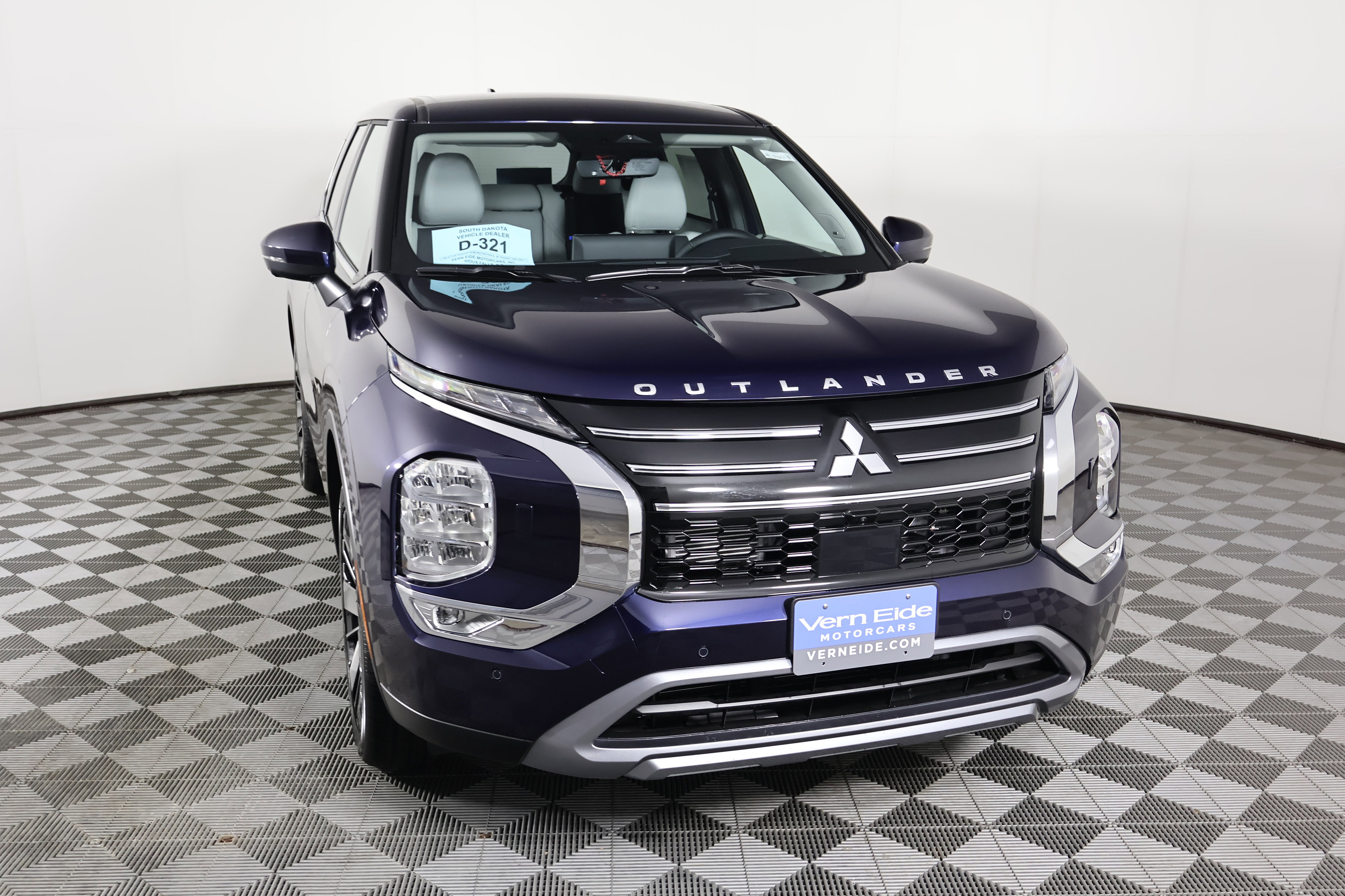 New 2026 Mitsubishi Outlander SE image 3