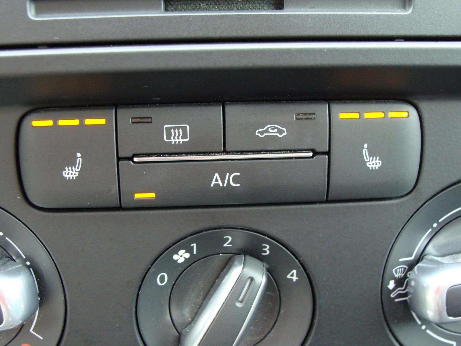 Used 2015 Volkswagen Jetta SE FWD image 24