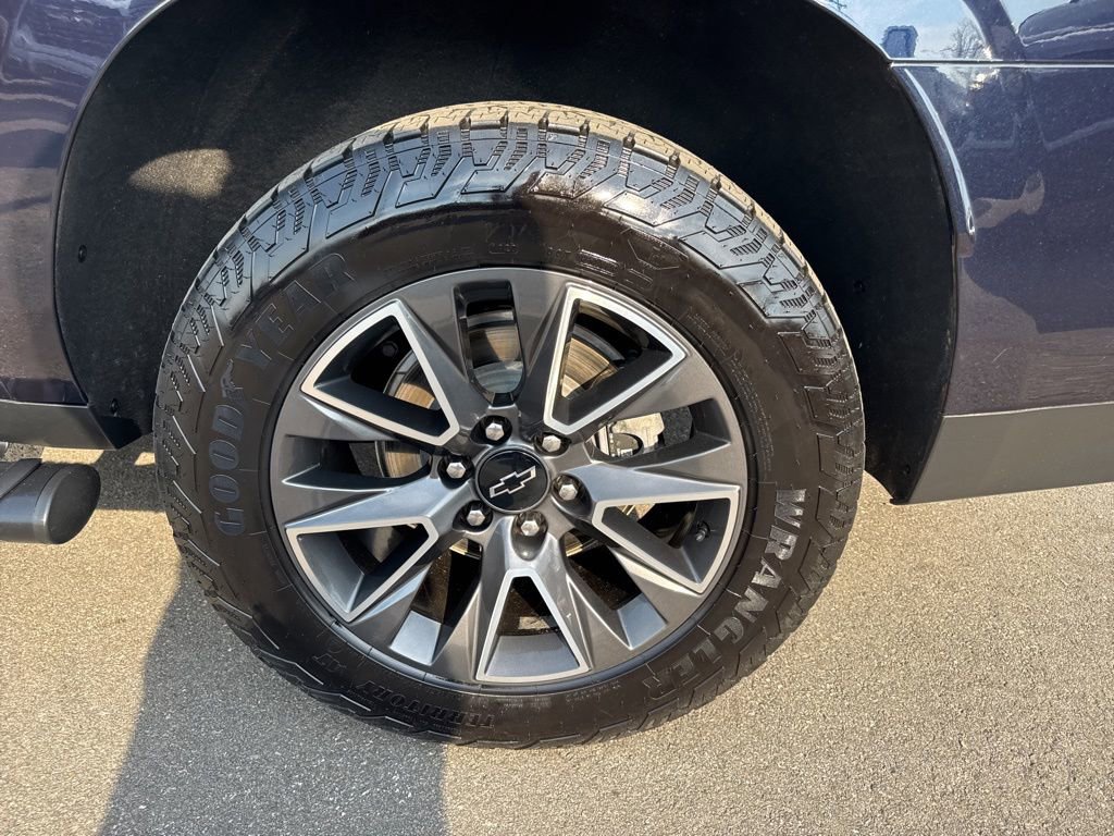Used 2023 Chevrolet Suburban Z71 w/ Luxury Package image 37