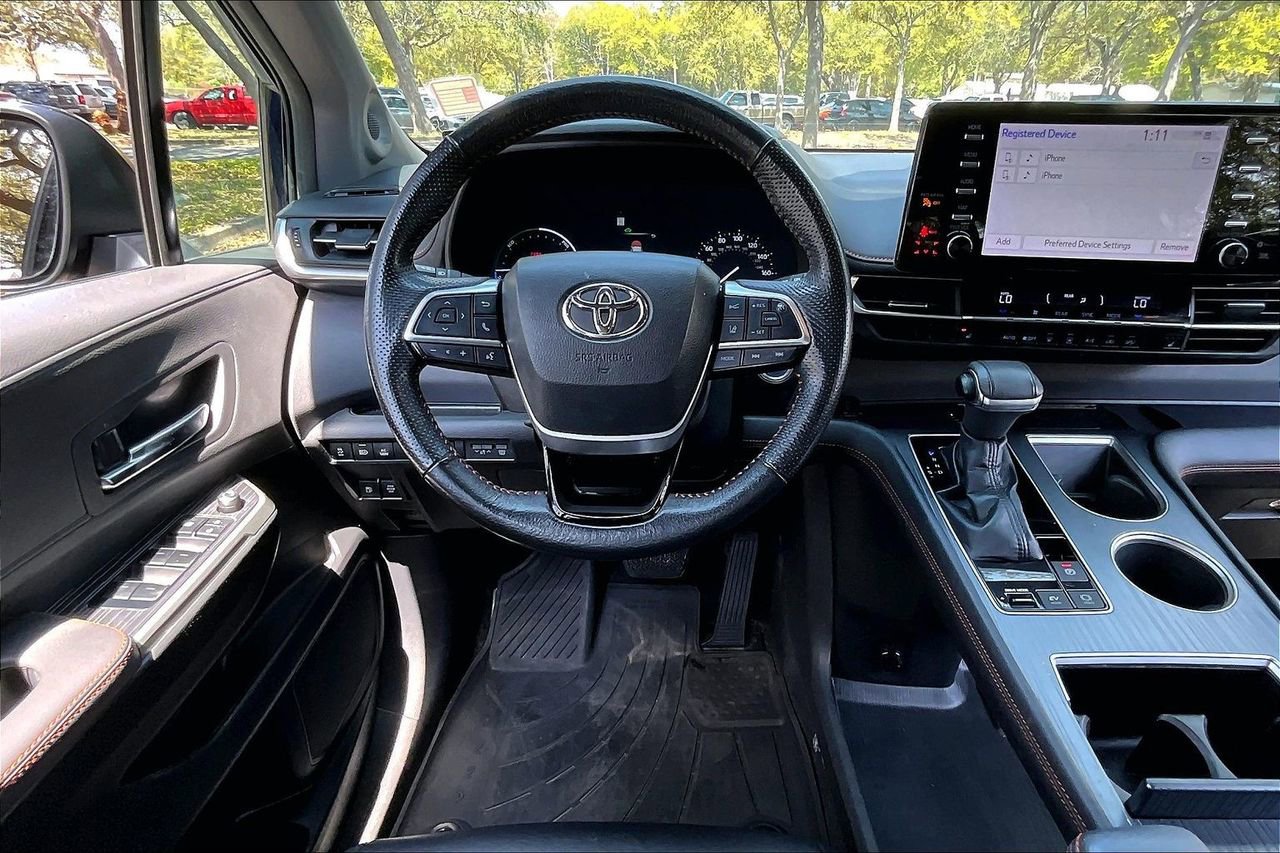 Used 2022 Toyota Sienna XSE w/ XSE Plus Package image 8