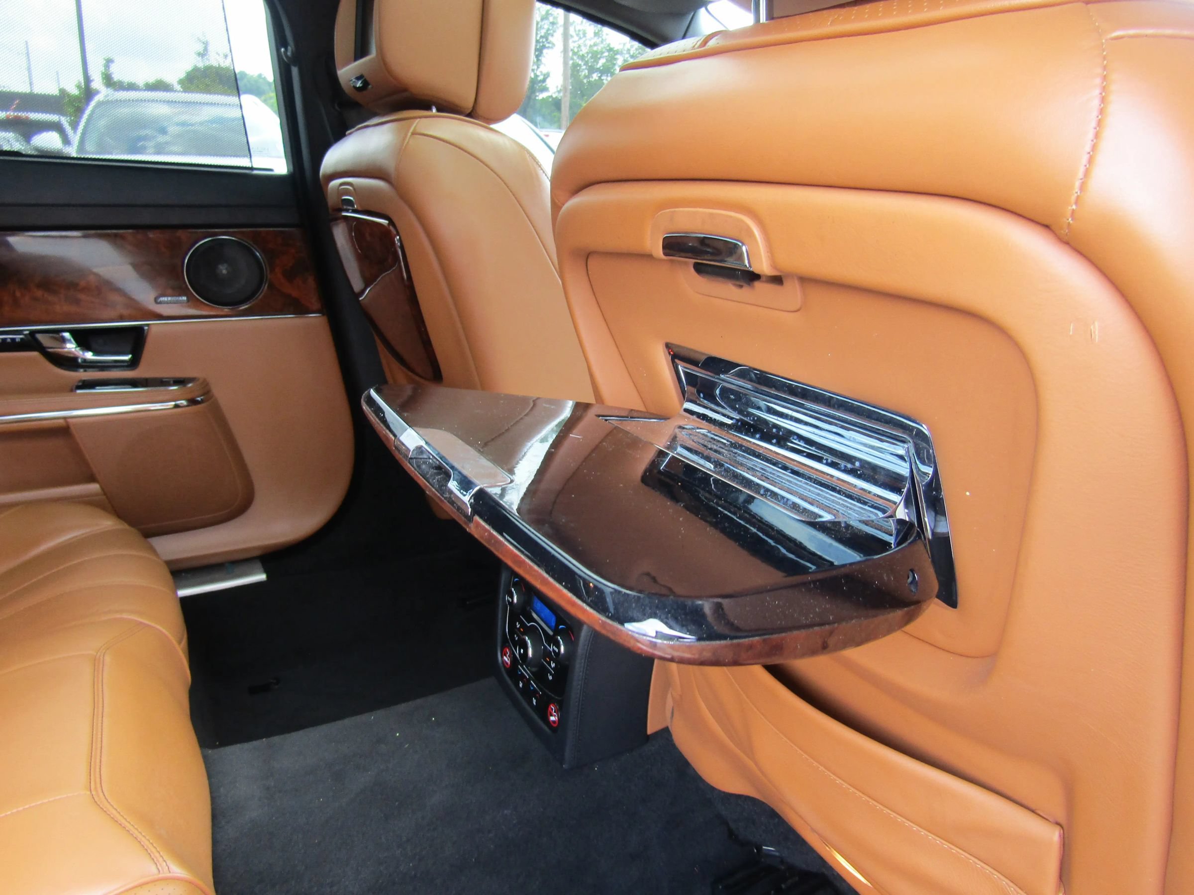 Used 2013 Jaguar XJ L Supersport RWD image 19