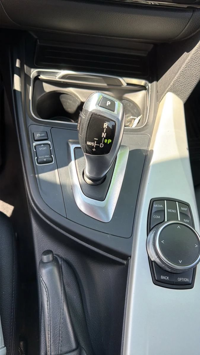 Used 2018 BMW 320i xDrive Sedan w/ Convenience Package AWD/4WD image 21