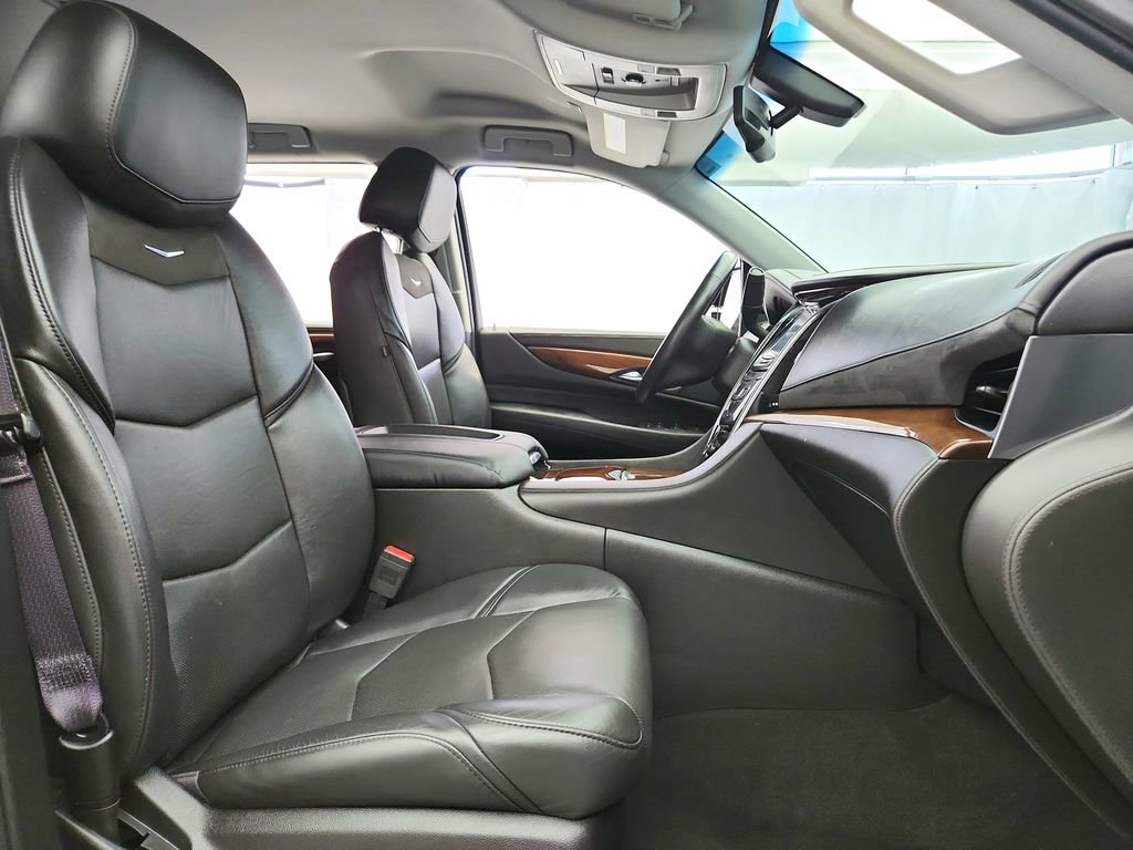 Used 2017 Cadillac Escalade 4WD image 30
