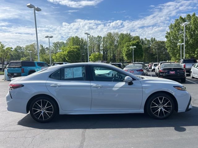 Used 2024 Toyota Camry SE image 5