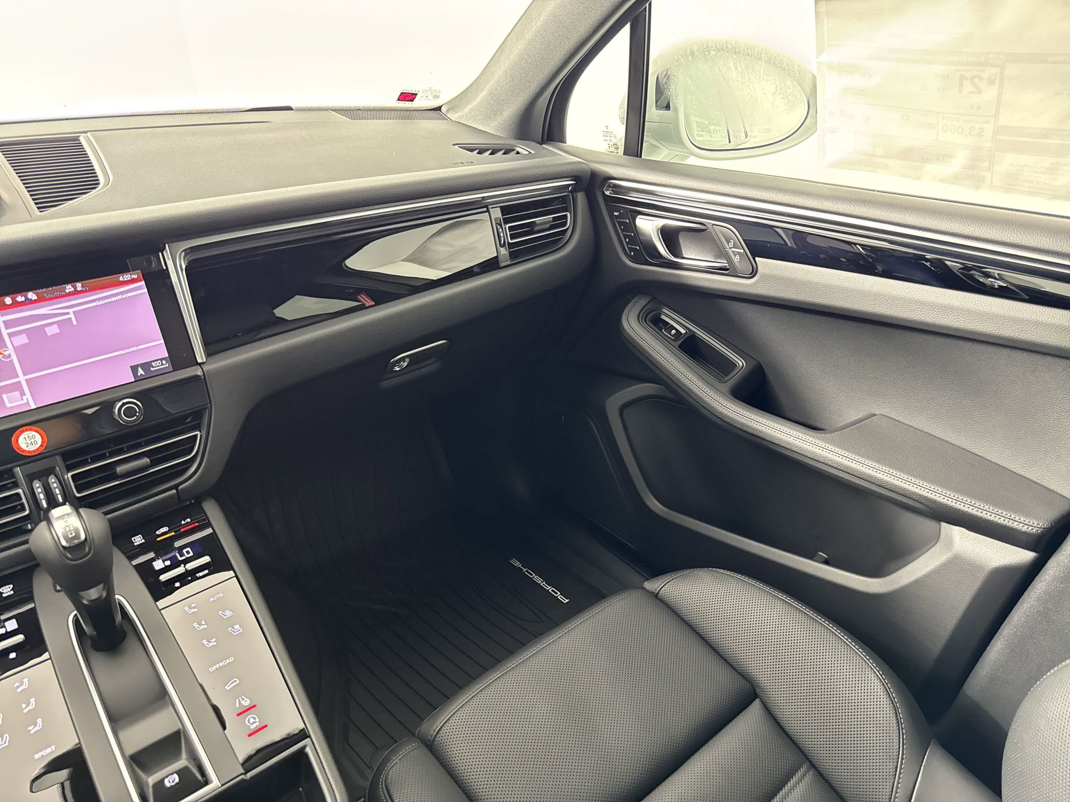 Certified 2025 Porsche Macan image 27