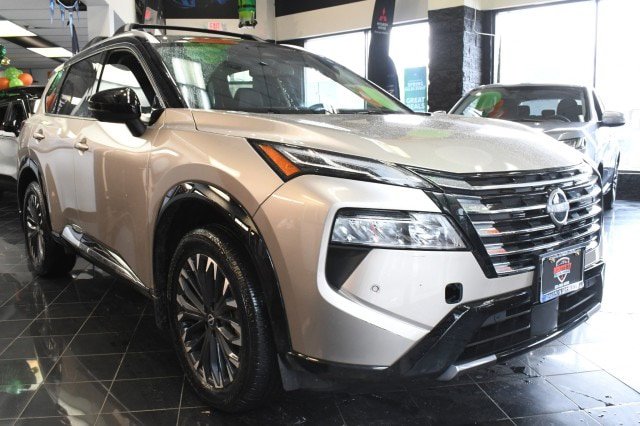 Used 2025 Nissan Rogue Platinum w/ Platinum Premium Package AWD/4WD image 3