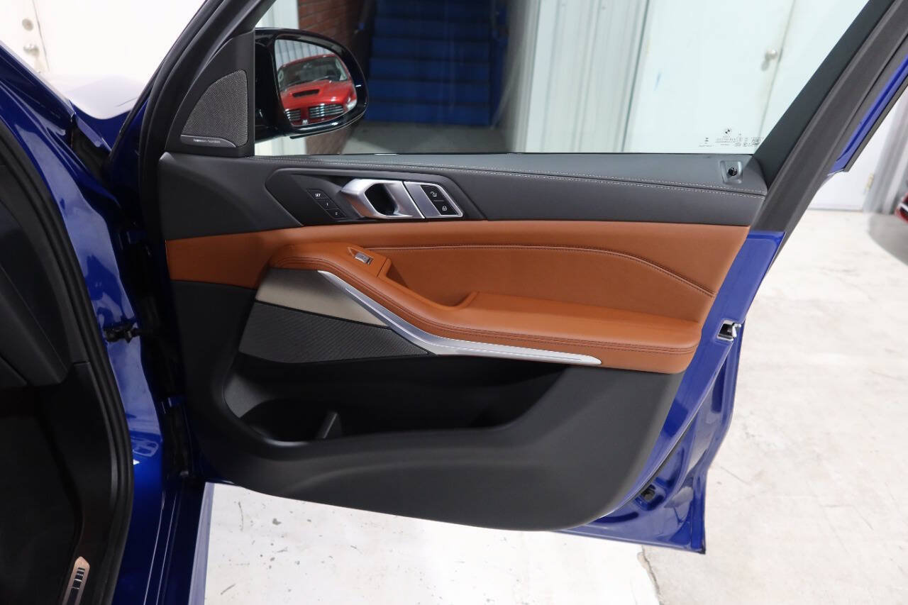 Used 2025 BMW X7 M60i AWD/4WD image 30