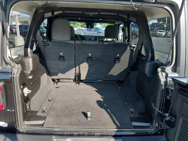 Used 2025 Jeep Wrangler Unlimited Rubicon AWD/4WD image 14