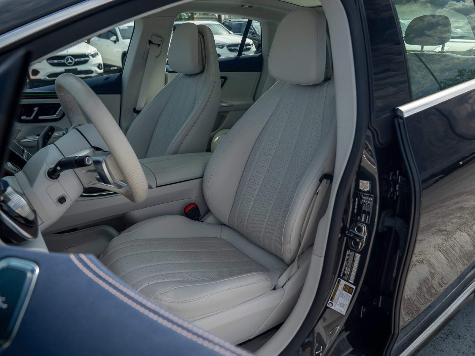 Used 2023 Mercedes-Benz EQE 500 4MATIC Sedan image 18