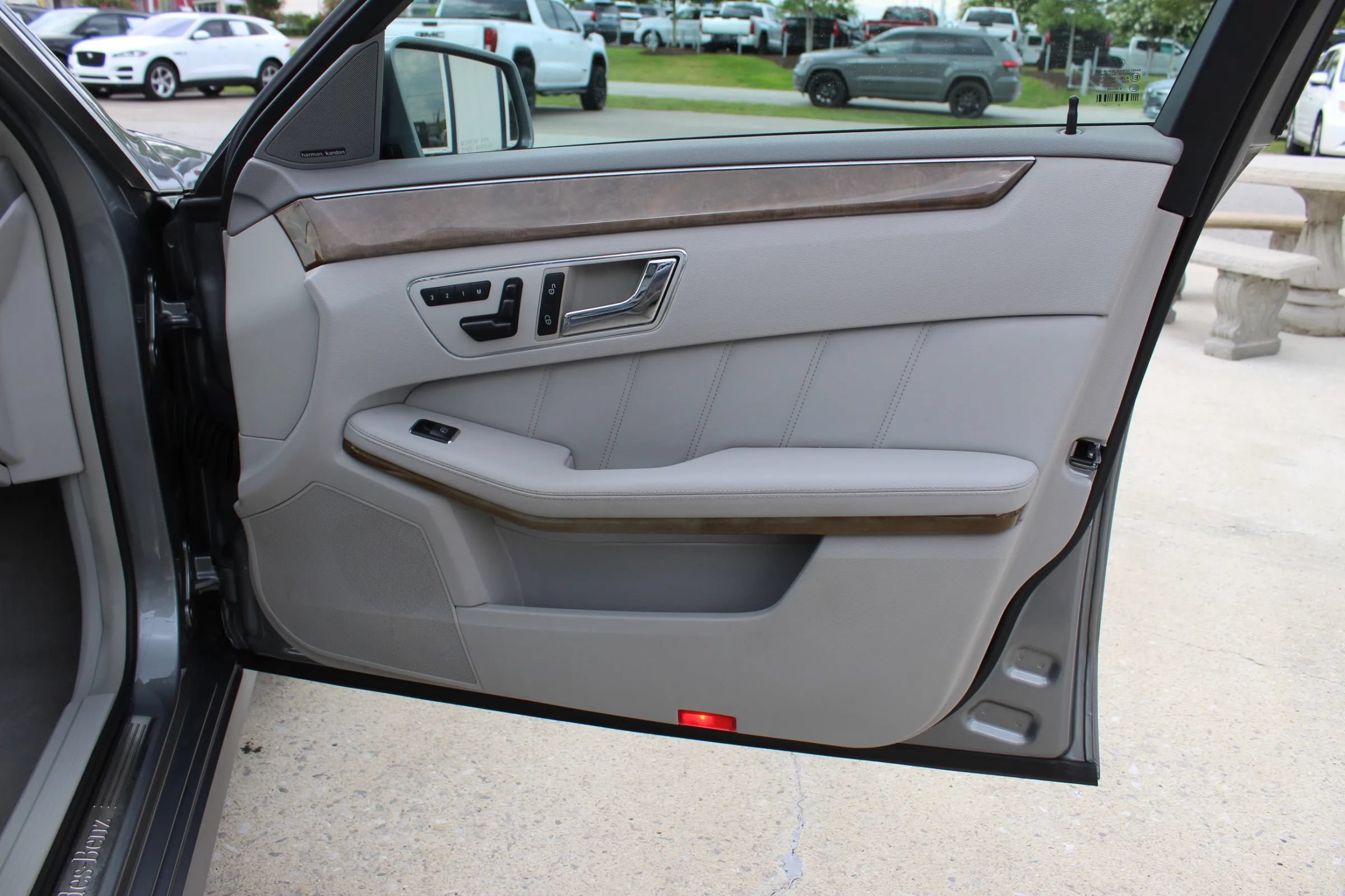Used 2011 Mercedes-Benz E 350 4MATIC Wagon image 27