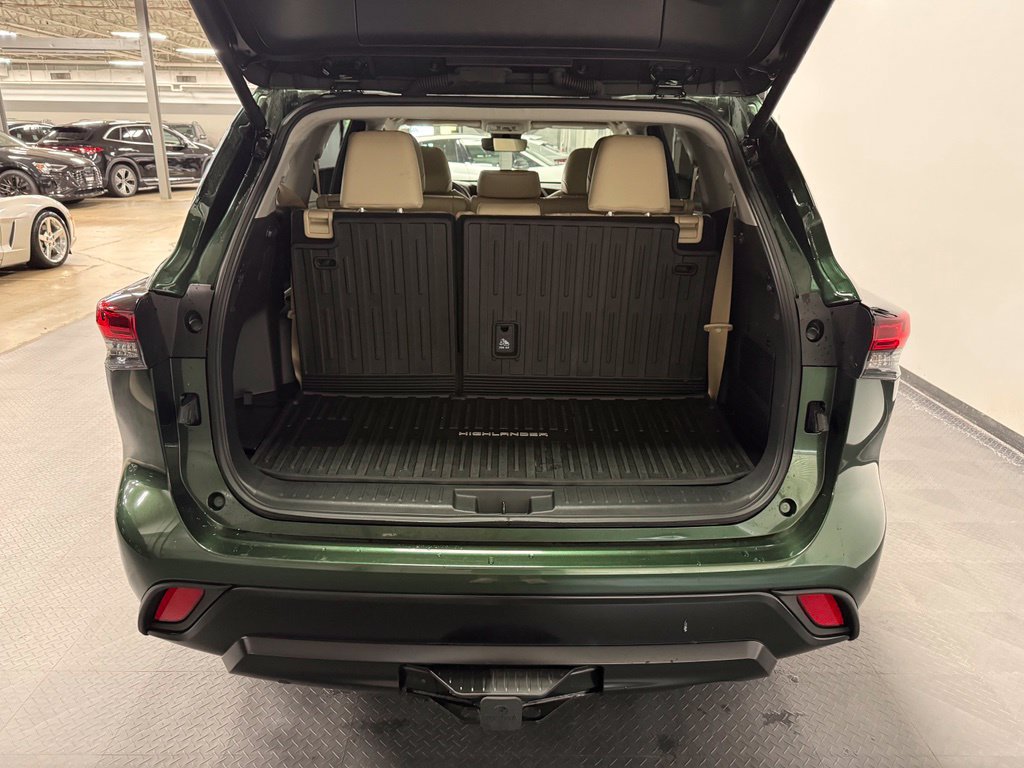 Used 2025 Toyota Highlander XLE AWD/4WD image 16