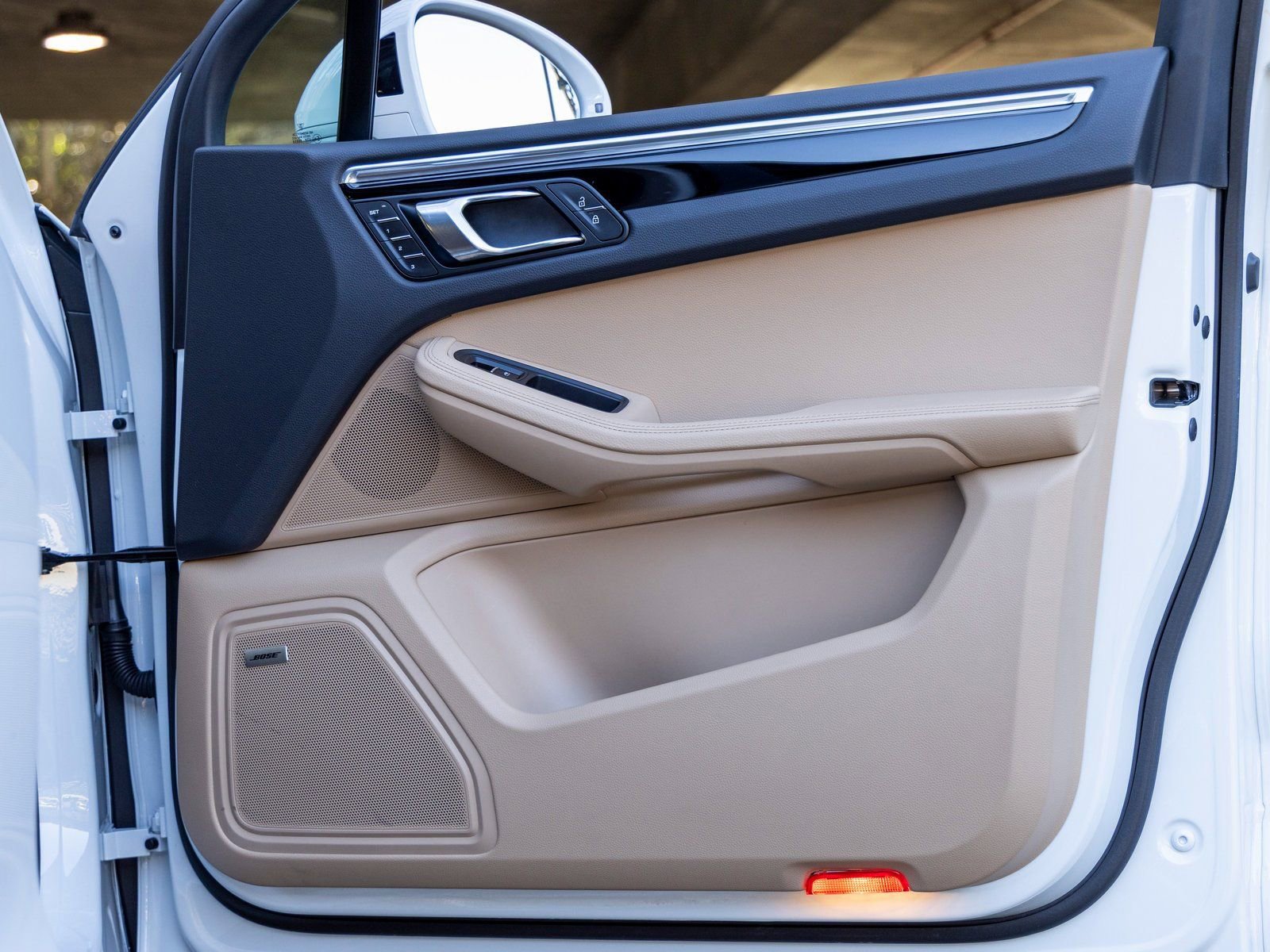 Certified 2025 Porsche Macan image 50