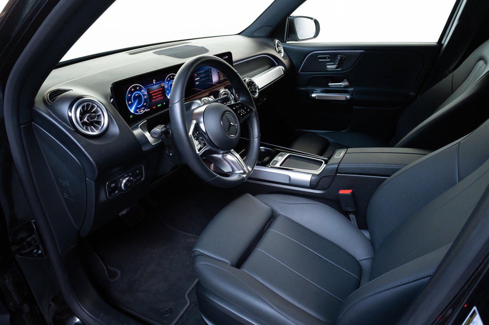 Used 2024 Mercedes-Benz EQB 300 4MATIC image 4