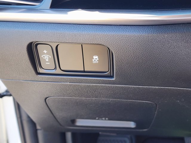 Used 2025 Kia Sorento LX image 17