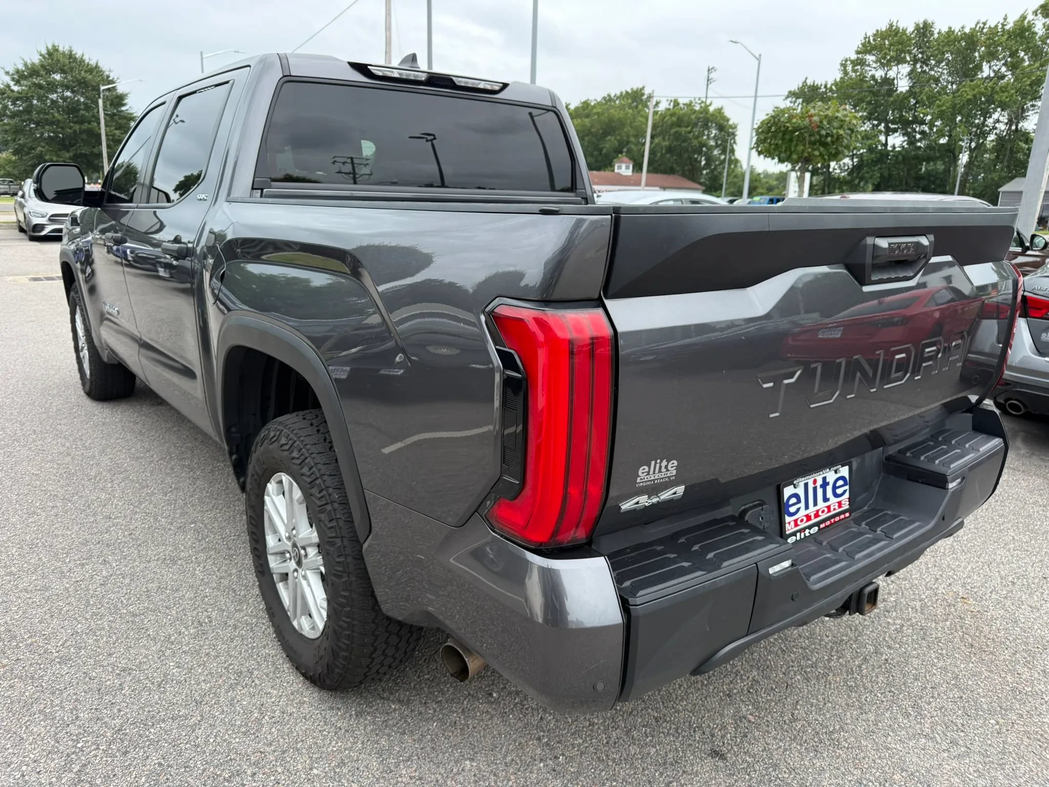 Used 2025 Toyota Tundra SR5 w/ SR5 Convenience Package AWD/4WD image 5
