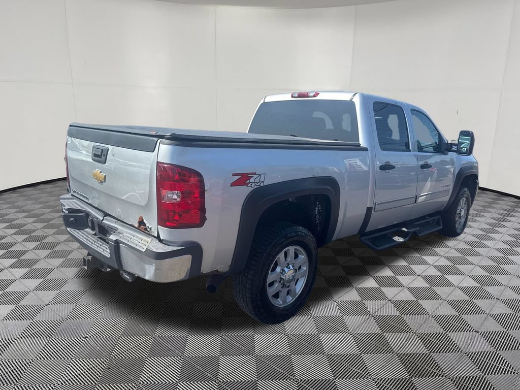 Used 2011 Chevrolet Silverado 2500 LT w/ Interior Plus Package AWD/4WD image 5