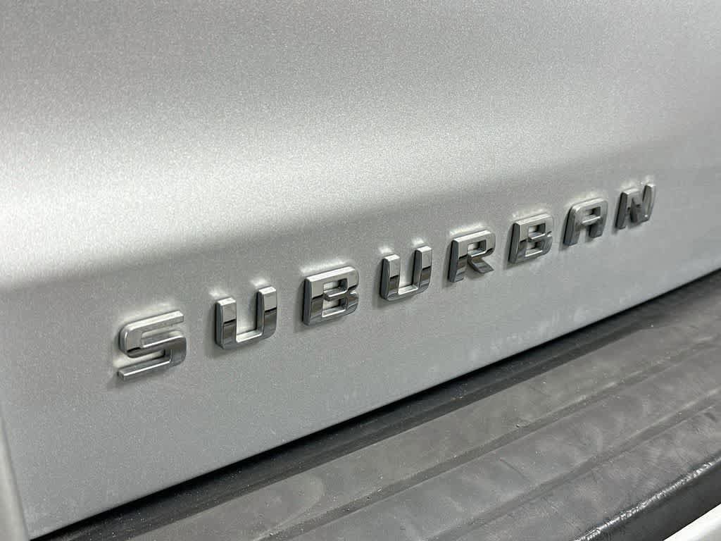 Used 2018 Chevrolet Suburban LT RWD image 7