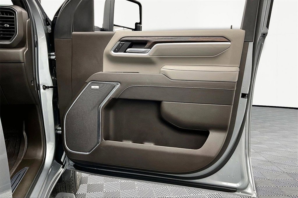 Used 2025 GMC Sierra 3500 SLT w/ SLT Premium Package image 25