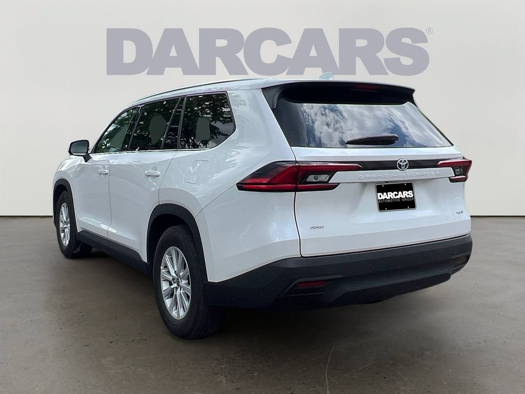 Used 2025 Toyota Grand Highlander AWD image 5