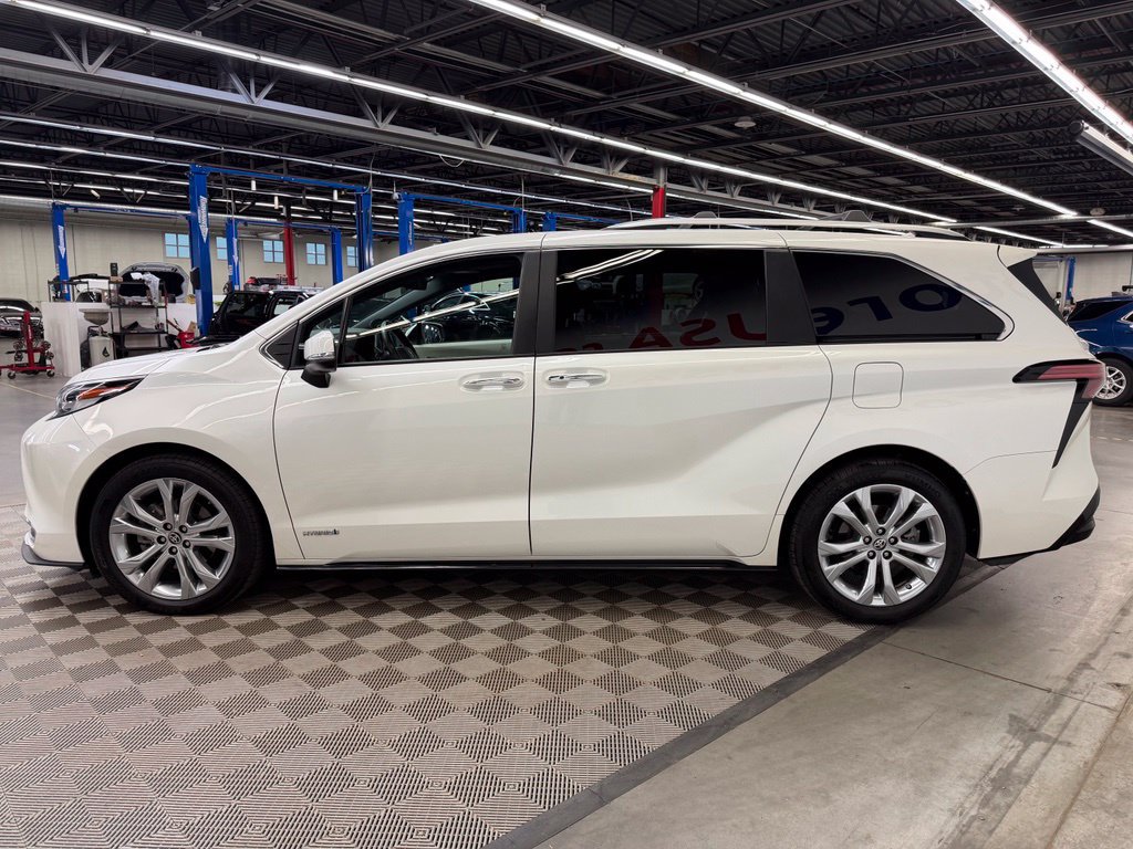 Used 2021 Toyota Sienna Platinum FWD image 4