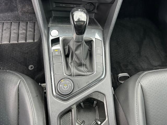 Used 2022 Volkswagen Tiguan SE R-Line image 17