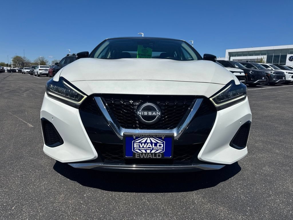 Used 2023 Nissan Maxima SL FWD image 2