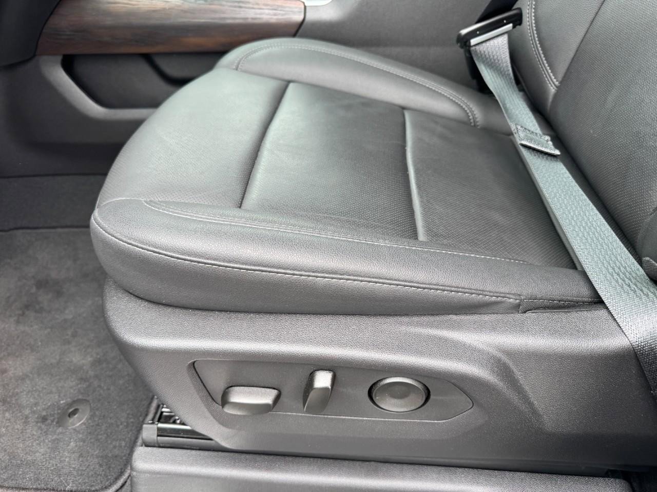 Used 2025 GMC Sierra 1500 SLT w/ SLT Premium Package image 17