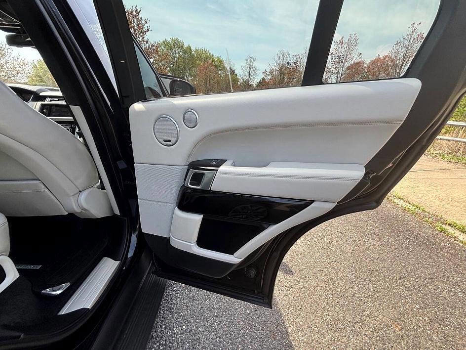 Used 2016 Land Rover Range Rover Supercharged image 24
