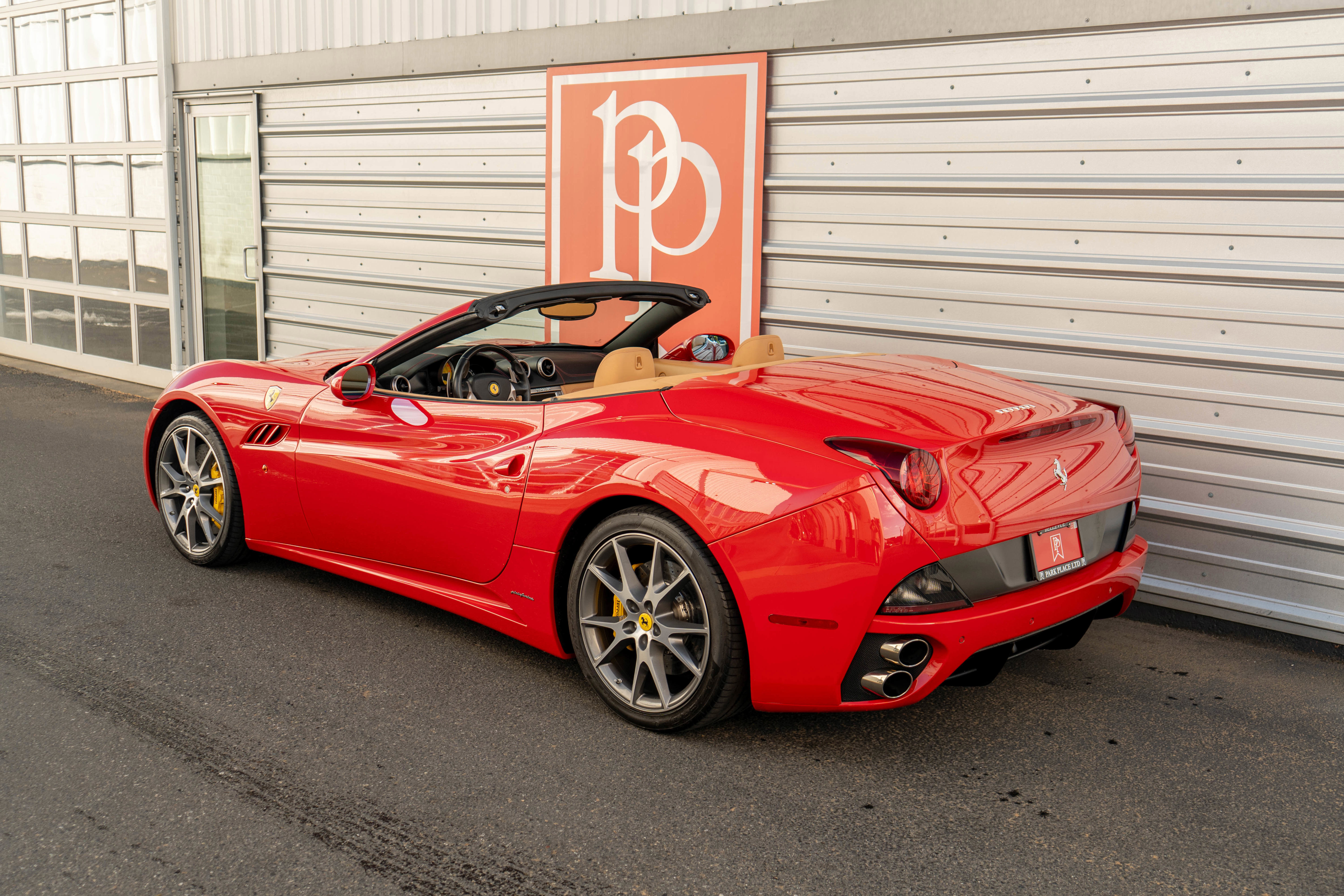Used 2010 Ferrari California RWD image 39