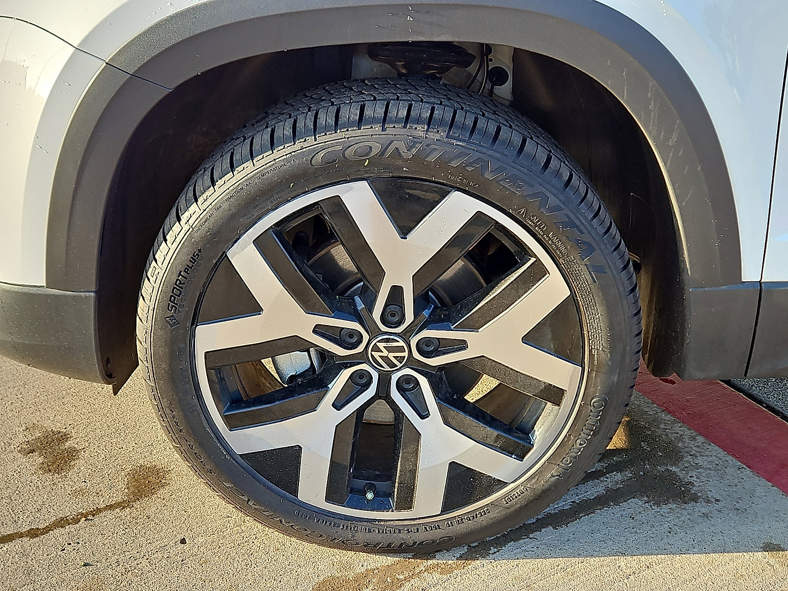 Certified 2023 Volkswagen Taos SEL image 5