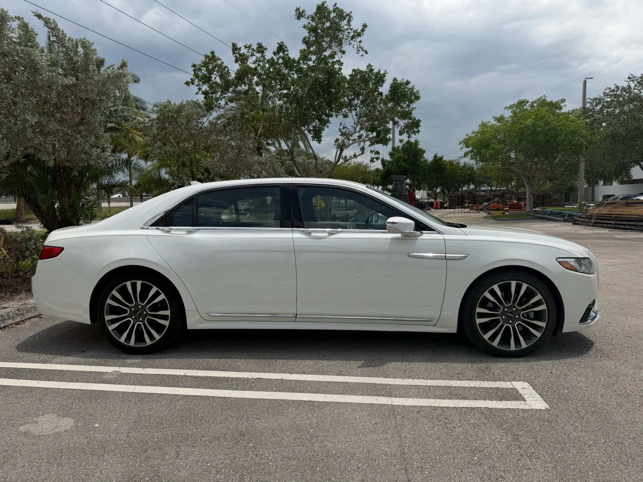 Used 2020 Lincoln Continental AWD w/ Premium Package image 10