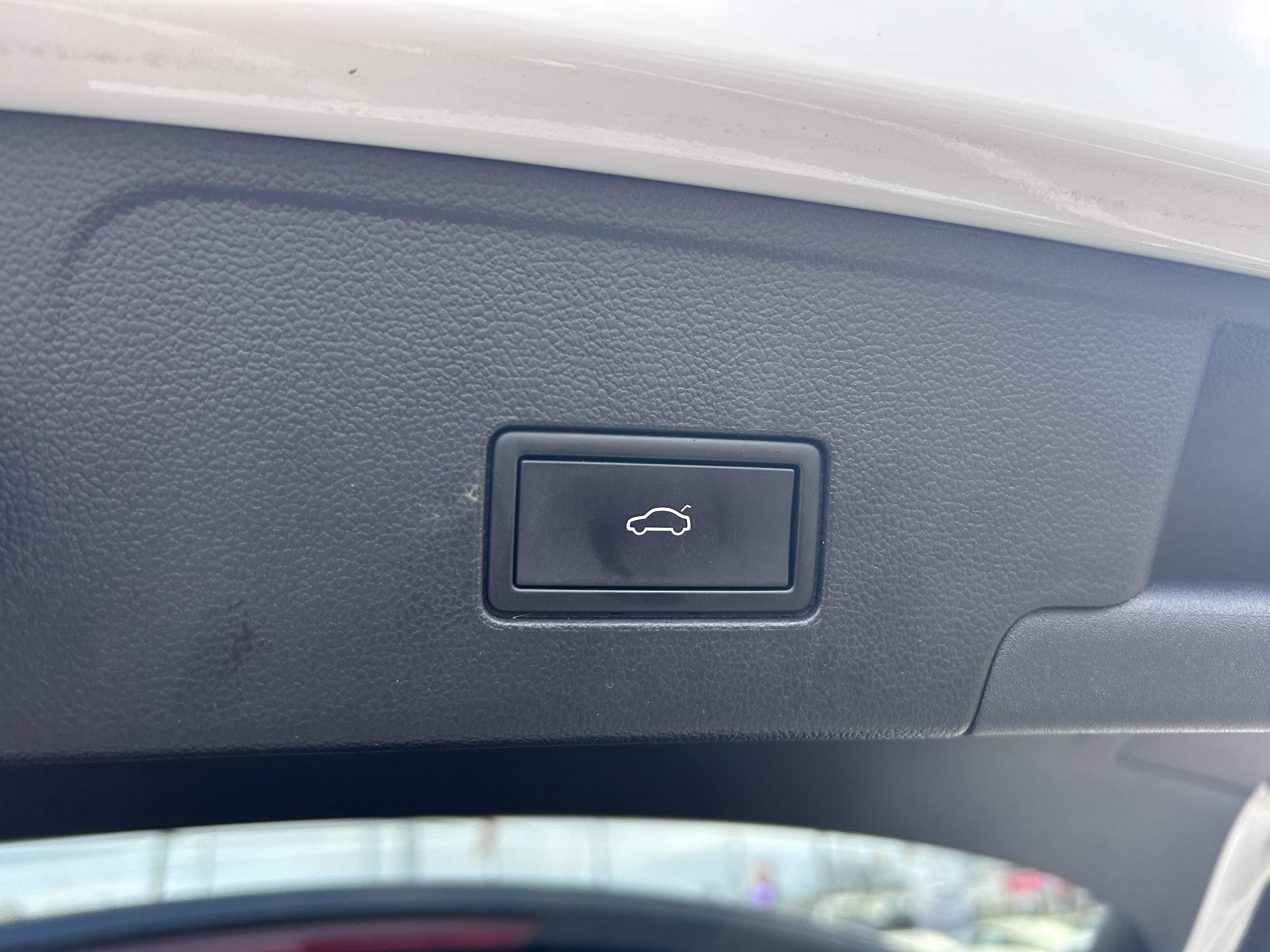 Certified 2024 Volkswagen Atlas Cross Sport SEL Premium R-Line AWD/4WD image 30