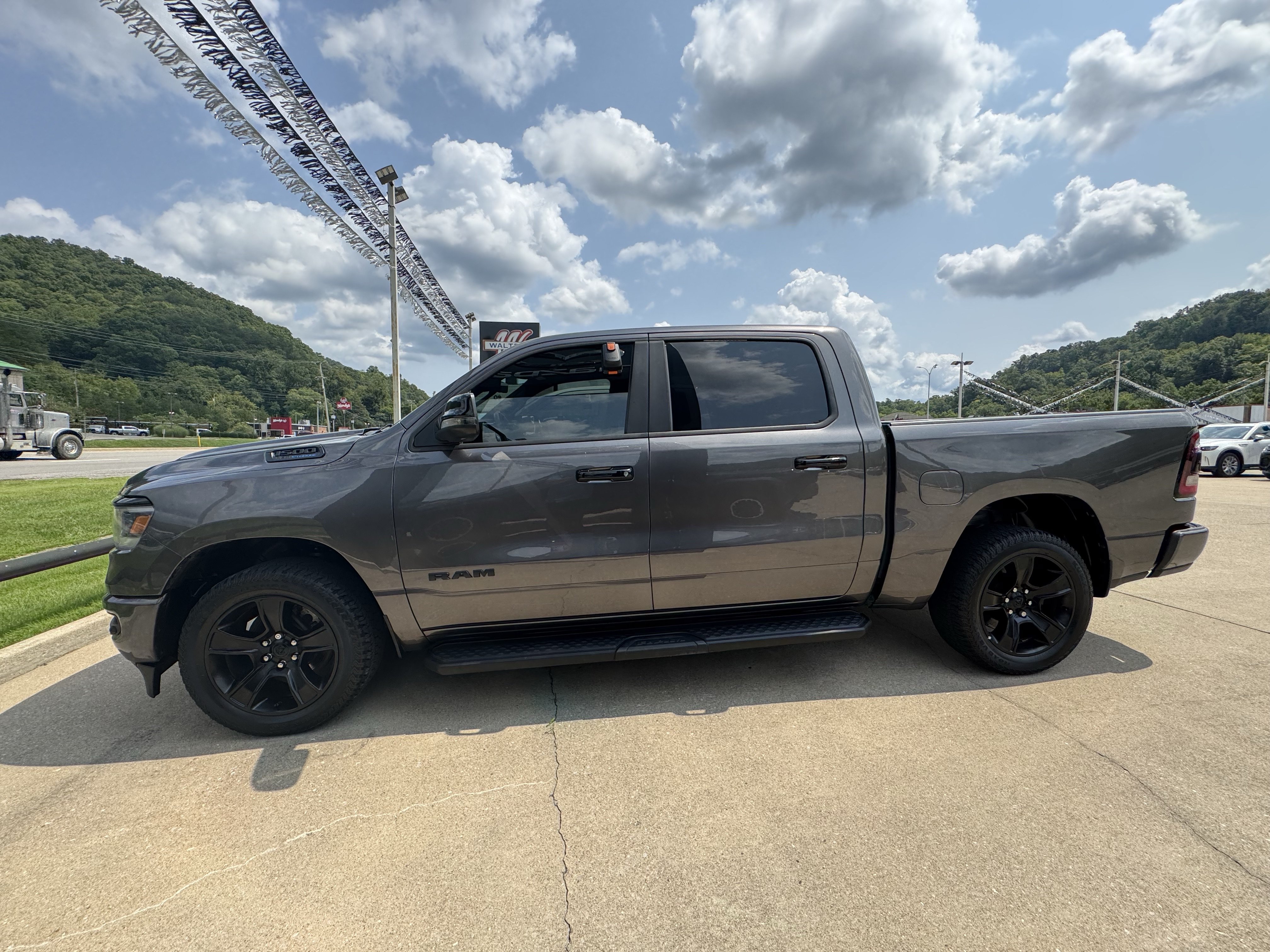 Used 2023 RAM 1500 Big Horn AWD/4WD image 4