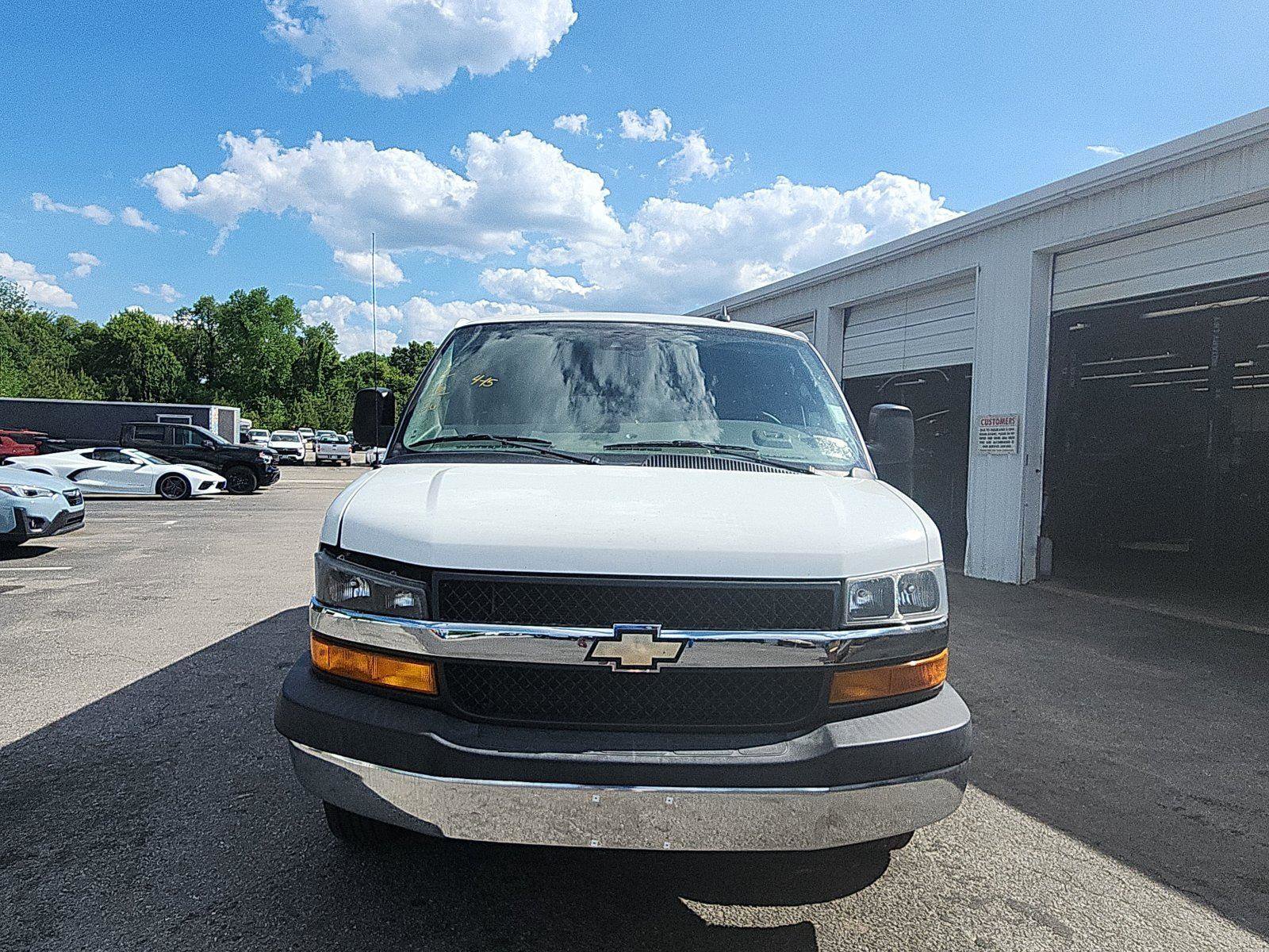 Used 2020 Chevrolet Express 3500 LT w/ LT Preferred Equipment Group RWD image 8