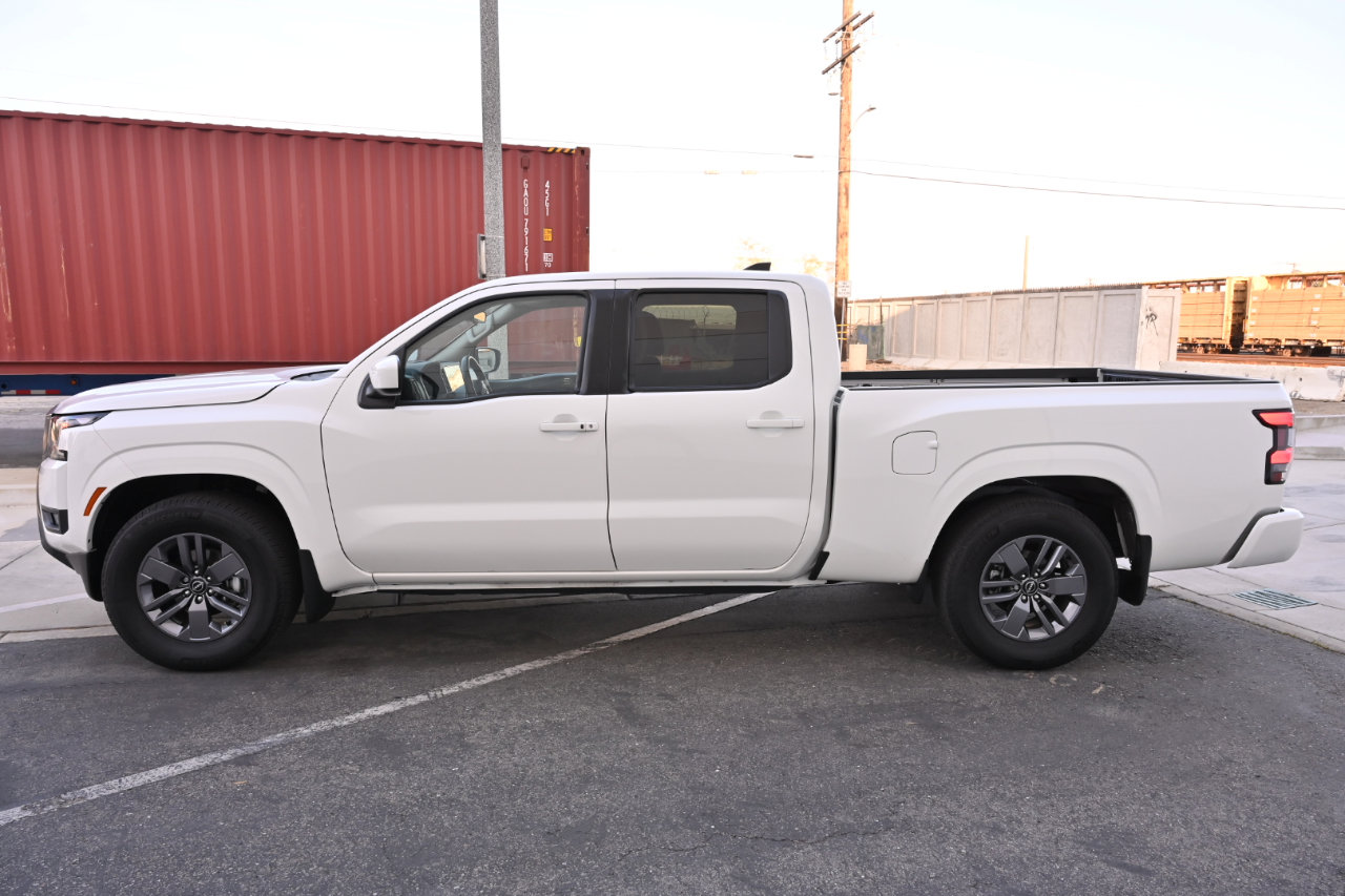 Used 2025 Nissan Frontier SV w/ SV Convenience Package RWD image 4